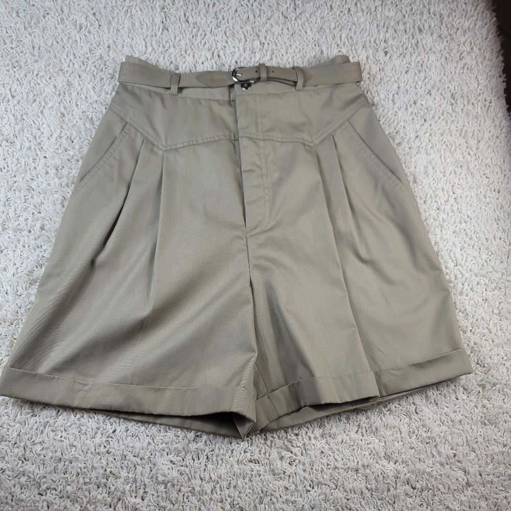 Vintage High Waisted Mom Short. Size 10. Taupe